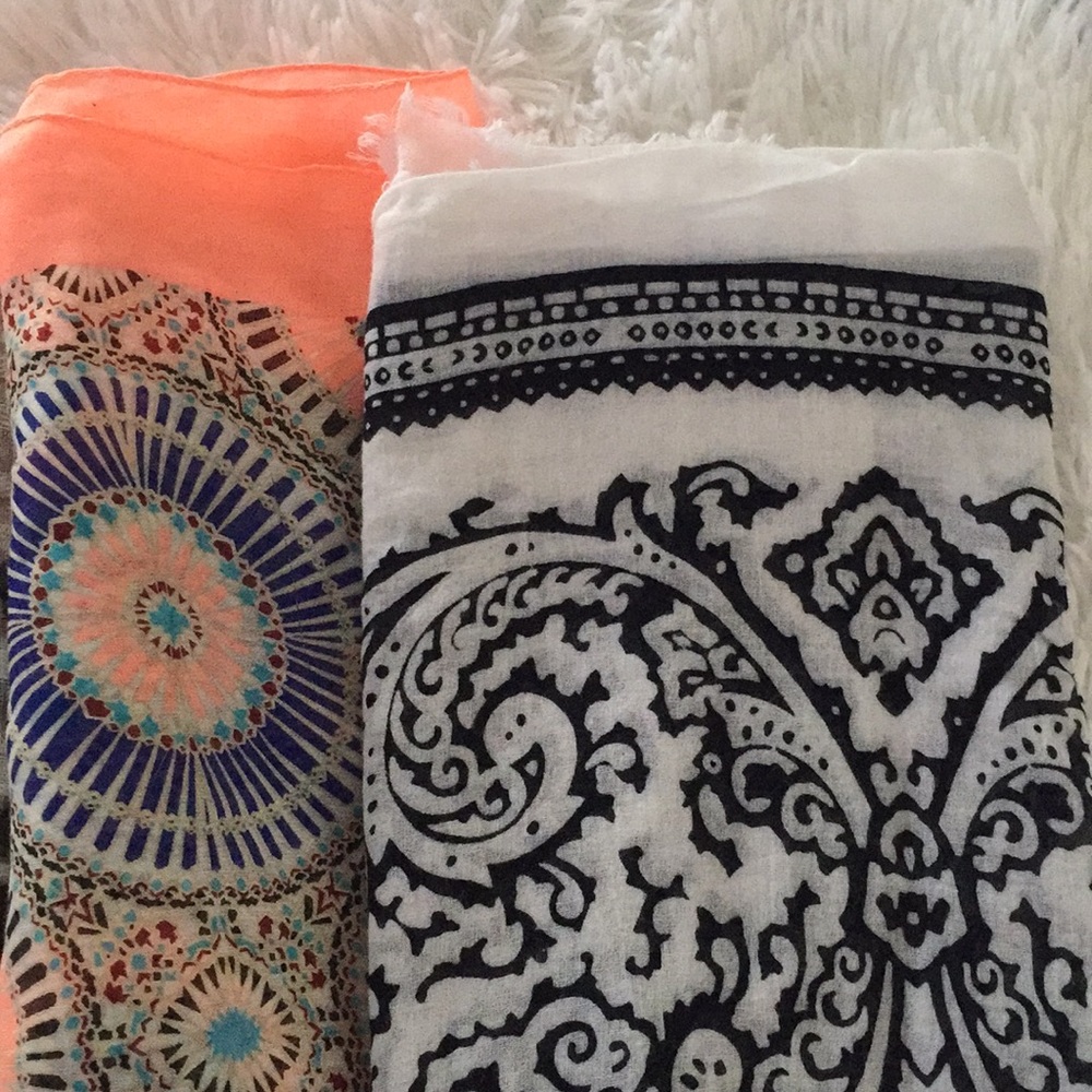 Scarf bundle ⭐️⭐️ - Picture 2 of 4